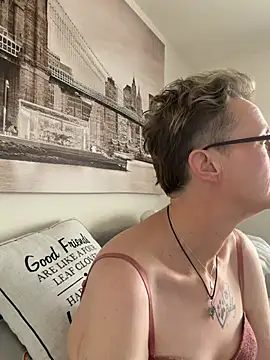 Curvy-Jinx online show from 20, 2, 2026