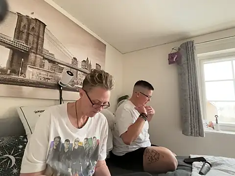 Snapshot of Curvy-Jinx chatting on 11, 6, 2026 Curvy-Jinx online show from 11, 6, 2026
