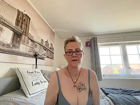 Curvy-Jinx online show from 7, 4, 2026