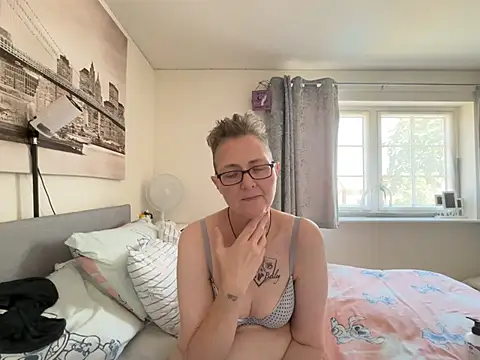 Snapshot of Curvy-Jinx chatting on 11, 7, 2026 Curvy-Jinx online show from 11, 7, 2026