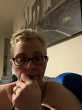 Curvy-Jinx online show from 2, 11, 2025