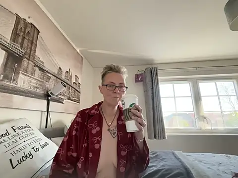 Curvy-Jinx online show from 14, 4, 2026