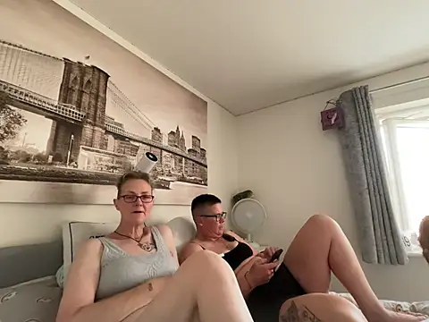 Snapshot of Curvy-Jinx chatting on 21, 6, 2026 Curvy-Jinx online show from 21, 6, 2026
