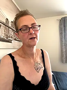 Curvy-Jinx online show from 6, 10, 2025