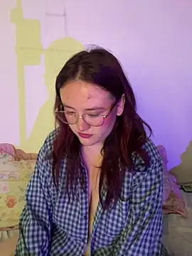 Snapshot of AliaMiller_ chatting on 17, 6, 2026 AliaMiller online show from 17, 6, 2026