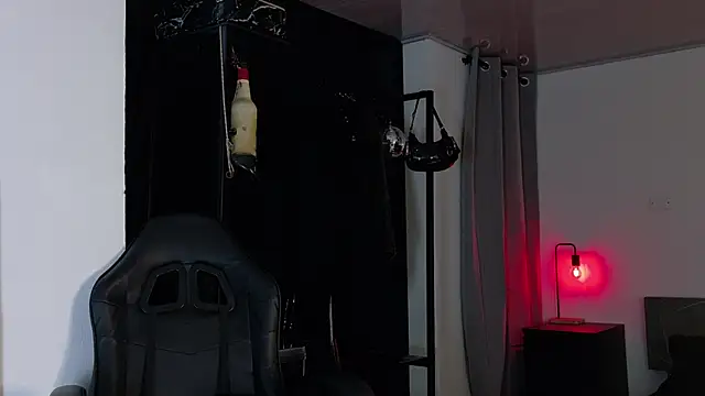 Angelabl0odborne online show from 4, 10, 2025