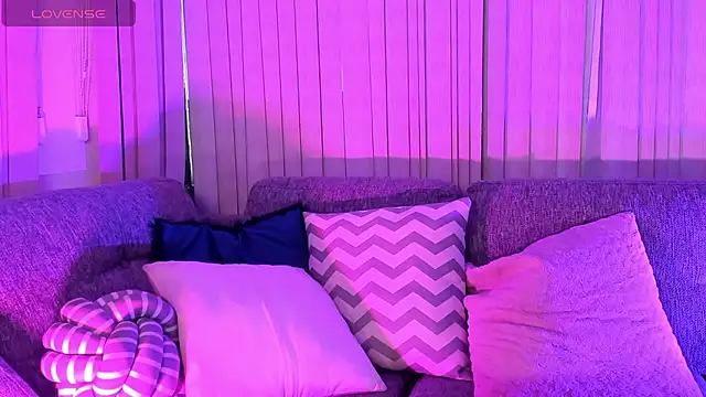 Snapshot of Melody-chers chatting on 12, 11, 2025 Melody-chers online show from 12, 11, 2025