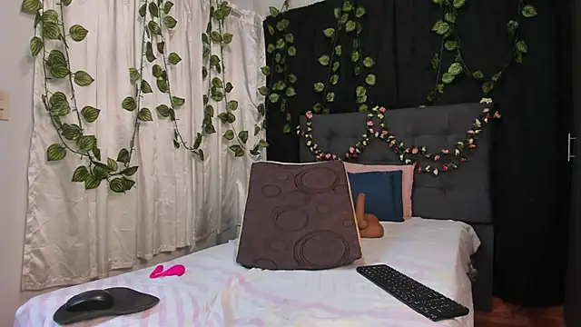 Snapshot of Delilah_85 chatting on 30, 4, 2026 Delilah 85 online show from 30, 4, 2026