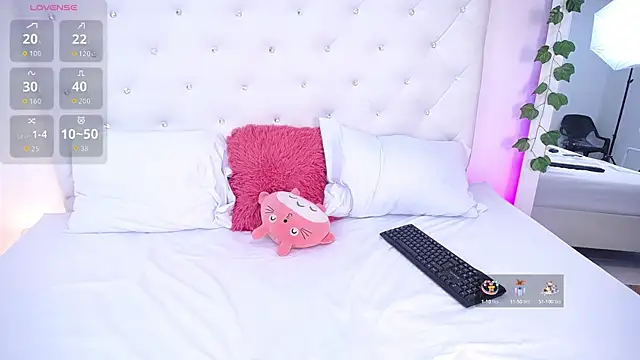 molly curvyhot online show from 11, 9, 2025