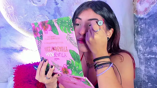 katierouge  online show from 10, 10, 2025