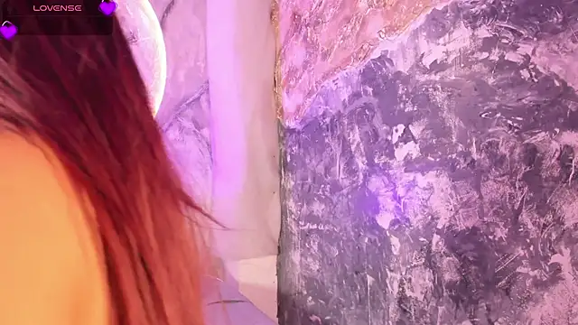 katierouge  online show from 14, 9, 2025