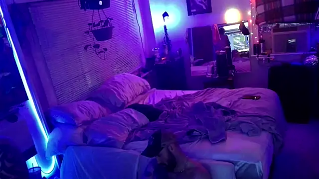 Luv2SuckBWC92 online show from 16, 11, 2025