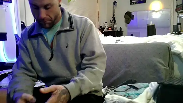 Luv2SuckBWC92 online show from 29, 11, 2025