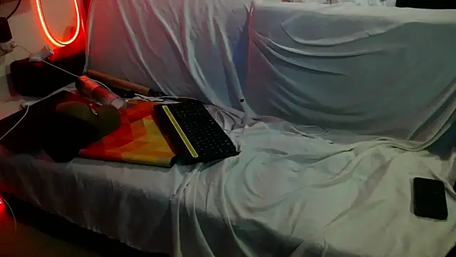 Luv2SuckBWC92 online show from 25, 10, 2025