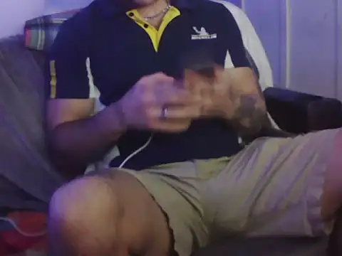 Luv2SuckBWC92 online show from 10, 9, 2025