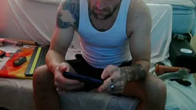 Luv2SuckBWC92 online show from 25, 10, 2025