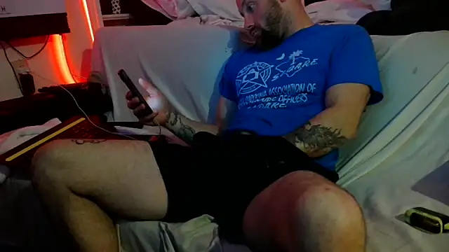 Luv2SuckBWC92 online show from 14, 11, 2025