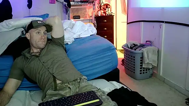 Luv2SuckBWC92 online show from 23, 9, 2025