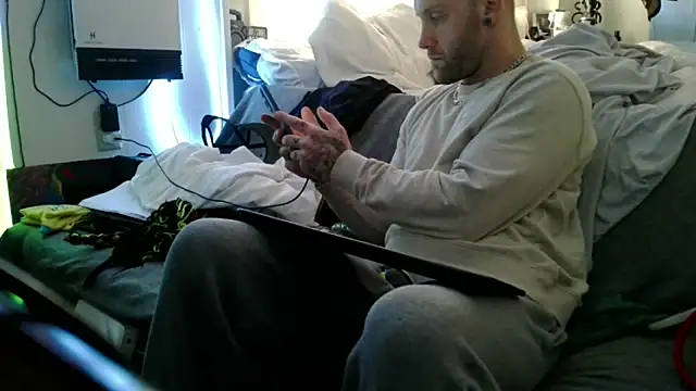 Luv2SuckBWC92 online show from 1, 12, 2025