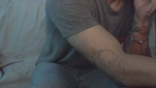 Luv2SuckBWC92 online show from 14, 3, 2026