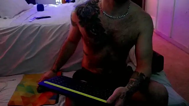 Luv2SuckBWC92 online show from 2, 10, 2025