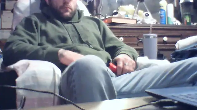 Luv2SuckBWC92 online show from 12, 1, 2026