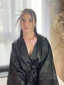 Sofi Leal online show from 5, 11, 2025