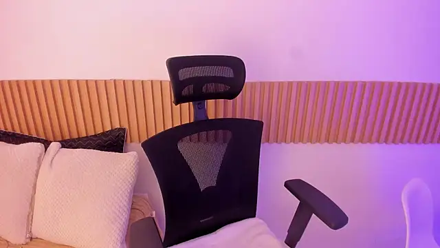 OliviaSweett online show from 2, 10, 2025