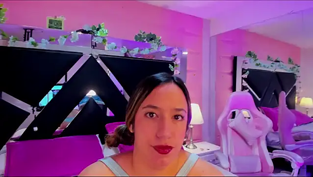 Snapshot of LilaRoussexx chatting on 17, 11, 2025 LilaRoussexx online show from 17, 11, 2025