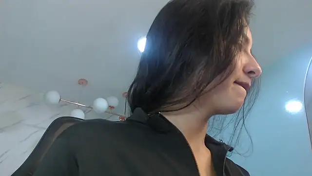 victoria hernandez t  online show from 4, 5, 2026