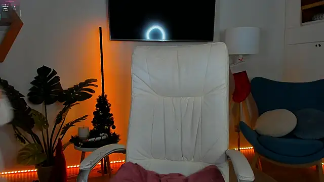 Snapshot of Baby__Lola chatting on 19, 12, 2025 Baby Lola online show from 19, 12, 2025