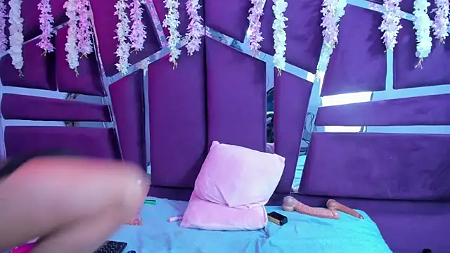 Snapshot of Miaa_Davis_ chatting on 31, 10, 2025 Miaa Davis online show from 31, 10, 2025