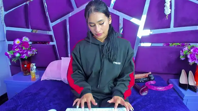 Miaa Davis  online show from 25, 2, 2026