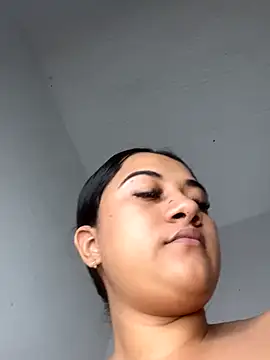 Leila  Saade online show from 24, 11, 2025