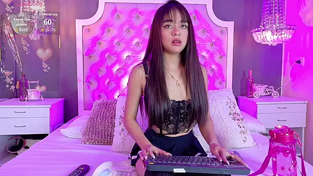 TifannyWolf  online show from 27, 9, 2025