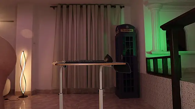 vaniaa95 online show from 15, 4, 2026