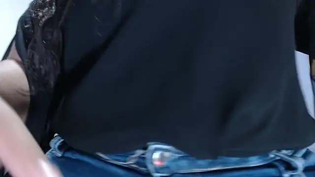 penelope gucci1 online show from 14, 11, 2025