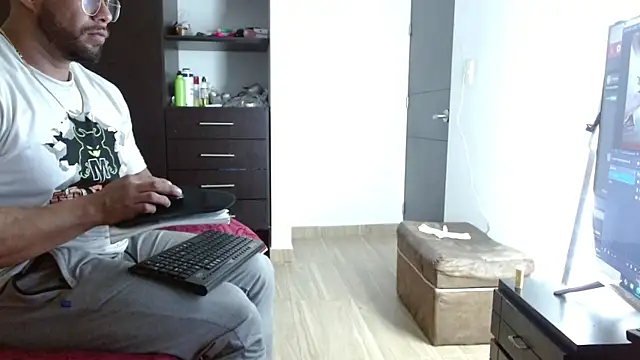 AntonyDAngelo25 online show from 18, 11, 2025