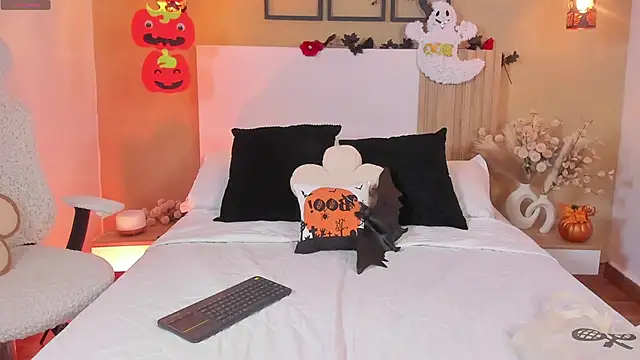 Camila Bustamante online show from 1, 11, 2025