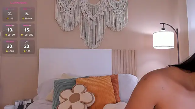 Camila Bustamante online show from 17, 5, 2026