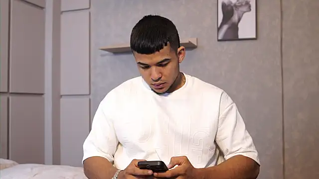 Snapshot of Thiago_Valente chatting on 28, 4, 2026 Thiago Valente online show from 28, 4, 2026
