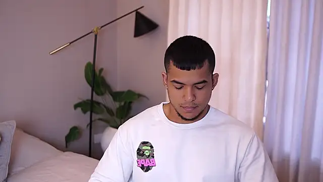 Thiago Valente online show from 7, 10, 2025