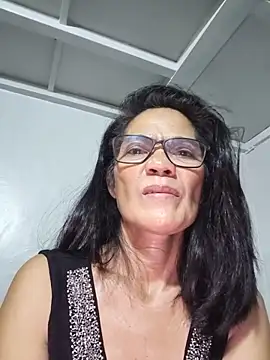 Snapshot of ImYourWoman_55 chatting on 17, 5, 2026 ImYourWoman 55 online show from 17, 5, 2026