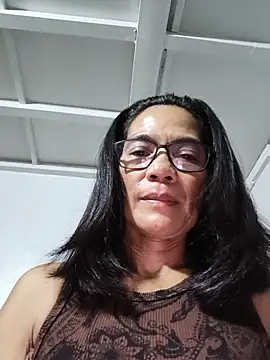 Snapshot of ImYourWoman_55 chatting on 18, 5, 2026 ImYourWoman 55 online show from 18, 5, 2026