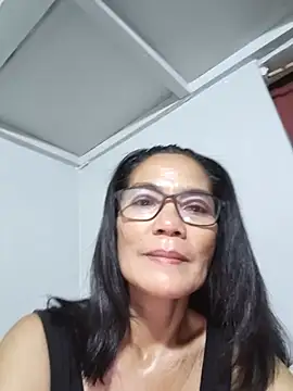 Snapshot of ImYourWoman_55 chatting on 13, 5, 2026 ImYourWoman 55 online show from 13, 5, 2026