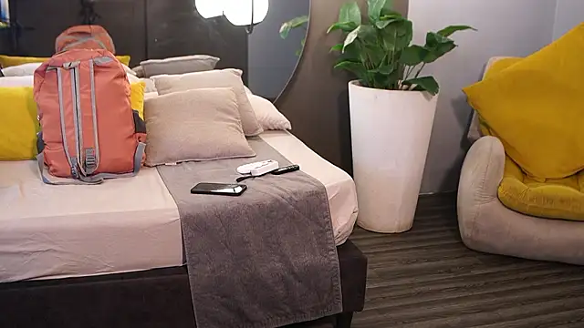 Ariaa Isabell online show from 4, 3, 2026