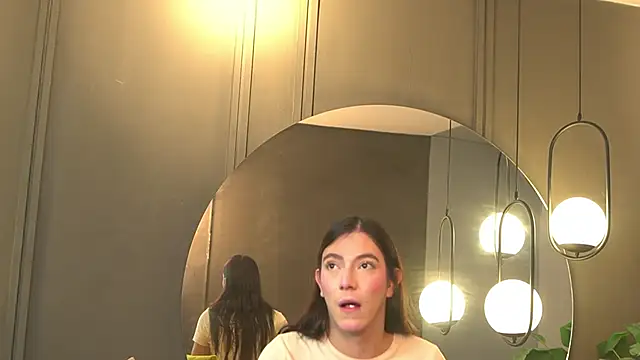 Ariaa Isabell online show from 8, 4, 2026