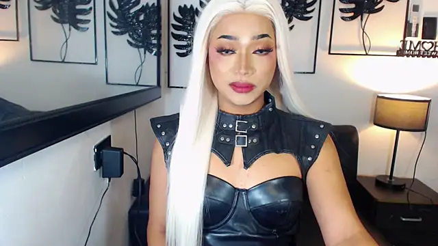 Snapshot of foxclassyramona_ts chatting on 9, 5, 2026 foxclassyramona ts online show from 9, 5, 2026
