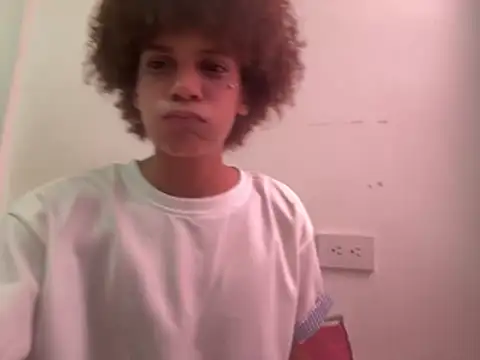 Snapshot of Max_Rain chatting on 7, 6, 2026 Max Rain online show from 7, 6, 2026
