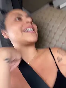 Chloe Leaozinho online show from 19, 10, 2025